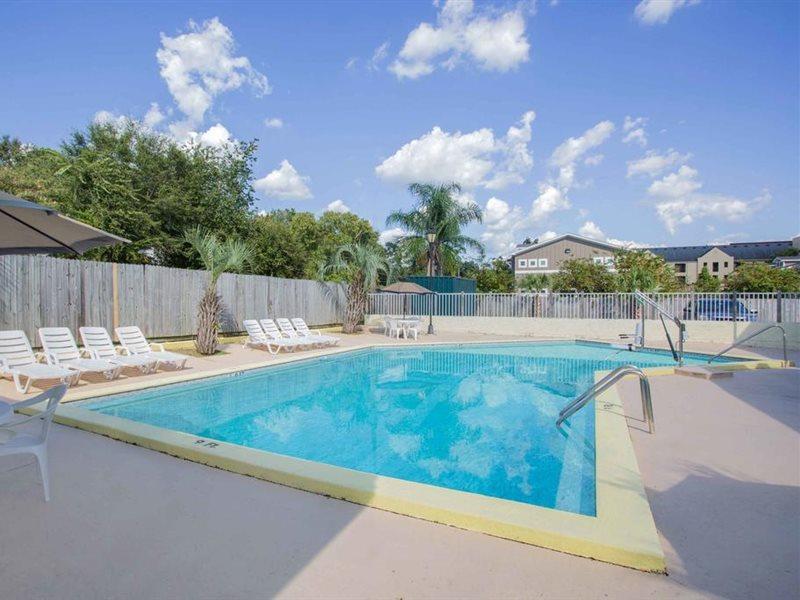 Days Inn By Wyndham Tallahassee University Center Экстерьер фото