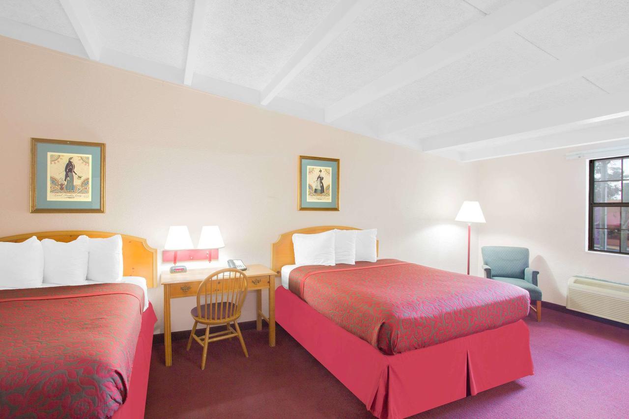 Days Inn By Wyndham Tallahassee University Center Экстерьер фото